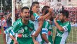 الرجاء يسحق القنيطري برباعية في افتتاح الدوري المغربي