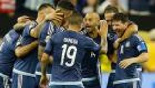 بالفيديو.. الأرجنتين تكتسح أمريكا وتحجز مقعدها بنهائي الكوبا