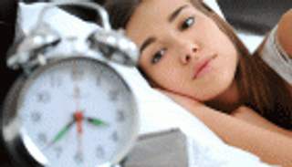 انتبهي لمشكلات النوم.. الأرق المزمن يزيد الاكتئاب لدى الشابات