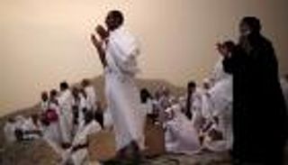 فيديو وإنفوجراف.. أساور إلكترونية لحماية 1.4 مليون حاج