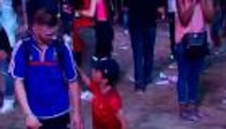 الطفل البرتغالي يكشف عما قاله لمشجع فرنسا الباكي
