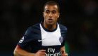 بالفيديو.. مشجع يعتدي على لاعب سان جيرمان خلال مواجهة باستيا