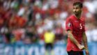 قائد ألبانيا يسجل أول حالة طرد في يورو 2016