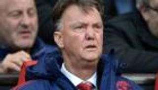 عدم التأهل لدوري الأبطال يحرم فان جال من مليون جنيه إسترليني