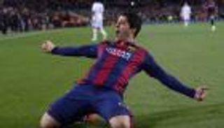 سواريز يدخل نادي المئة مع برشلونة أمام ألافيس