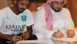 جماهير الأهلي السعودي ترحب بانضمام العواجي 