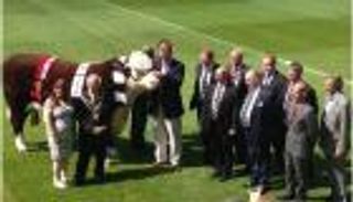 نهائي كأس إنجلترا للهواة ينطلق بموكب الثور رونالدو