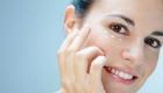 الإمساك في العيد يضر بالبشرة.. ما الحل؟