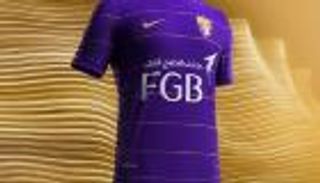 العين الإماراتي يواجه لوكومتيف بقميصة الجديد