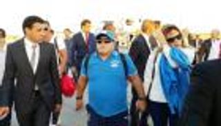 صديقة ماردونا تمنعه من التصوير مع أسماء لمنور