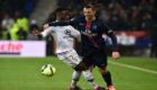 مدافع ليون حزين لانتهاء معاركه مع إبراهيموفيتش