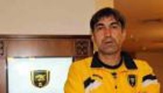 مدرب الاتحاد السعودي يعتذر عن مؤتمر ديربي جدة