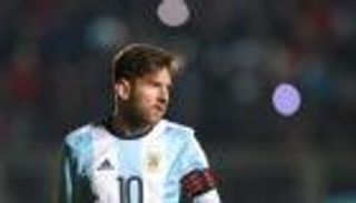 صورة.. ميسي ينسى أحزان الكوبا والضرائب مع أسرته