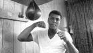 مسقط رأس كلاي تبدأ مراسم وداع أسطورة الملاكمة