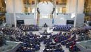 الحرب على "داعش".. ألمانيا تنضم للحملة العسكرية.. وهولاند يزور "شارل ديجول"