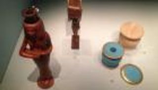 الولع بالأناقة والجمال.. شعار المرأة في مصر القديمة