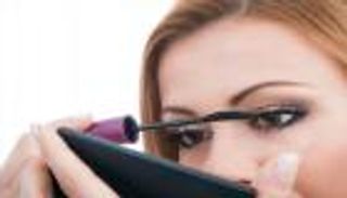 5 أسس لوضع المكياج واكتساب إطلالة مثيرة