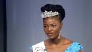 بالفيديو.. ملكة جمال القارة السمراء طبيبة أسنان 