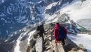 بالصور.. متسلق جبال يسقط من ارتفاع 800 متر.. ماذا حدث له؟