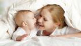 4 مشاعر للأم العاملة عند ترك أطفالها