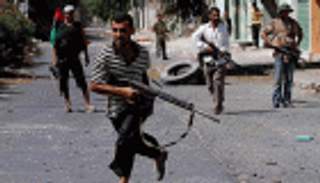 مقتل 4 وجرح 30 من قوات الحكومة الليبية بنيران داعش قرب مصراته