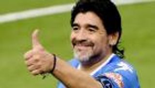 مارادونا يدعم الإمارات بقوة قبل موقعة أستراليا