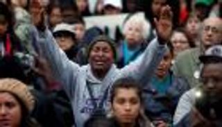 أوباما يزور دالاس وسط أحداث أججت العنصرية