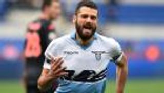 لاعب وسط لاتسيو على رادار برشلونة