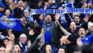 ليستر سيتي يهدي مشجعيه 