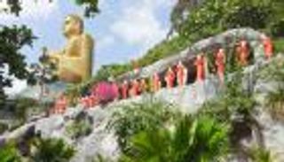 بالصور.. المعبد الذهبي في سريلانكا.. كهف بالصخر يزار منذ 22 قرنا