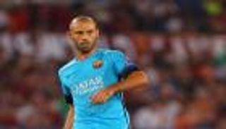 بالفيديو.. ماسكيرانو يستعين بالرمال للتعافي من إصابته