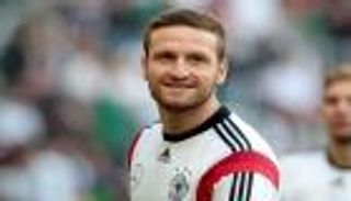 والد مصطفي يكشف عن وجود منافسين لأرسنال على ضمه