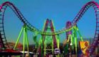 فيديو.. طفل ينجو من الموت بأعجوبة في الملاهي 