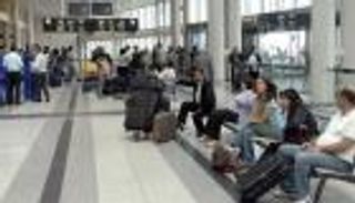 حكومة لبنان توافق على تمويل لسد ثغرات أمنية بمطار بيروت