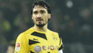 والد هوملز يلمح لإمكانية رحيله إلى مانشستر سيتي