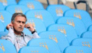 لاعب مانشستر يونايتد: مورينيو ليس مُملًّا