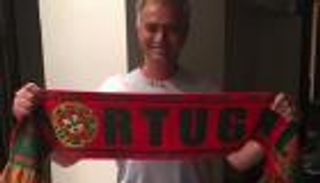 مورينيو يحتفل بتتويج البرتغال باللقب الأوروبي