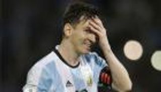 ميسي مصدوم.. والسبب: طبيب أرجنتيني لا يعرفه