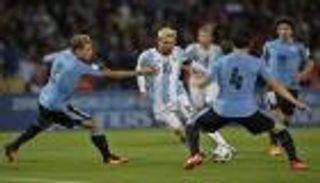 ميسي يدفع ثمن تجاهل تحذيرات برشلونة الطبية