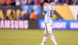 ألفيش عن اعتزال ميسي: لا يمكن خسارة لاعب مثله