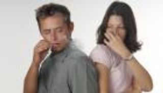 التدخين السلبي يصيب المرأة بالعقم وانقطاع الطمث المبكر