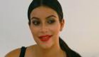 كيم كاردشيان ساخرةً من وزن شقيقها: أشبه بدمية