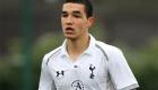 الإصابة تبعد الجزائري بن طالب عن توتنهام 6 أسابيع