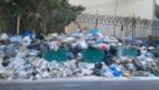 عائلة تهرب من نفايات لبنان إلى سوريا رغم الحرب