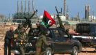 مقتل اثنين من حرس منشآت النفط في هجوم على حقل نفطي بليبيا