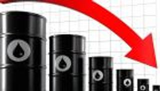 الخوف من تخمة المعروض العالمي يهبط بأسعار النفط 4%