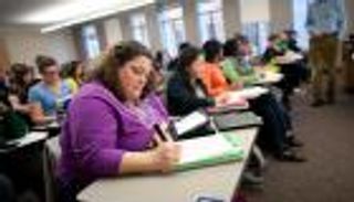 دراسة عن السمنة تنصح بوقوف الطلاب أثناء الحصص الدراسية