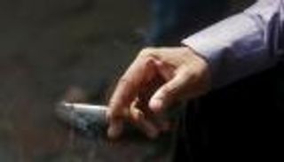 التدخين السلبي قد يسبب بدانة الأطفال