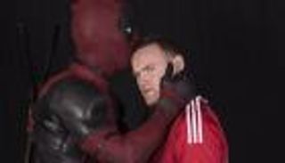 نجوم اليونايتد يروجون لأحد أفلام "الأبطال الخارقين"