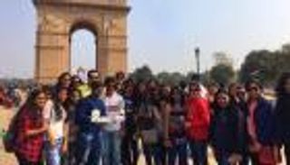 بالفيديو والصور.. الشارع الهندي يحتفي بزيارة محمد بن زايد